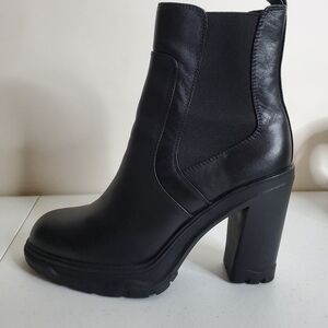 Steve Madden Leather Lug Sole Ankle Boots Size 10 Black Heeled Chunky Booties